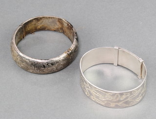 2 silver bangles, 82 grams