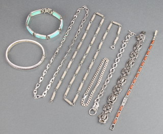 2 silver necklaces, 5 bracelets, a bangle, 134 grams