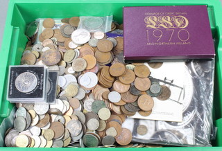 A 1970 uncirculated coin set, a large quantity of commemorative crowns, coins etc 