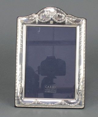 A 925 standard repousse dome topped photograph frame 9 1/2" x 6 1/2" 