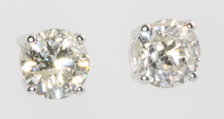 A pair of 18ct white gold diamond ear studs approx. 2.02ct 