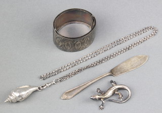 A wide silver bangle, a shell pendant on chain, a lizard brooch and a butter knife, weighable silver 88 grams 