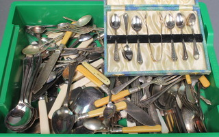 A cased set of plated tea spoons and nips and minor plated cutlery 