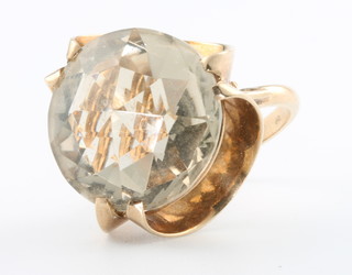 A 9ct yellow gold quartz set dress ring size N 1/2
