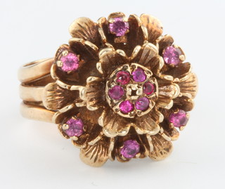 A stylish 9ct gem set floral ring size O 