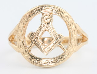 A 9ct yellow gold pierced Masonic ring size U 
