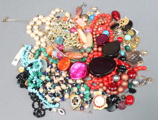 A malachite bead necklace and minor costume jewellery