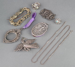 A Continental silver pin tidy, a ditto chain and minor jewellery