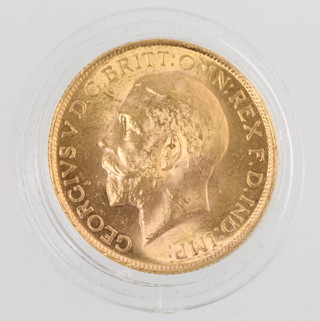 A sovereign 1925, boxed