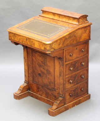 A Victorian figured walnut Davenport with stationery box to the top, the pedestal fitted 4 drawers 30"h x 21"w x 20"d 