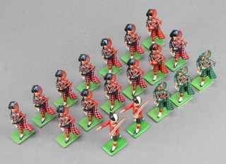 13 Britains highland pipers, 3 other model pipers and 2 highlanders 
