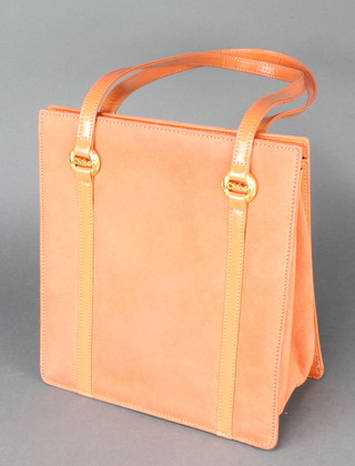 A 1960's Chloe shoulder bag in apricot patterned leather 10" x 9 1/2" x 5" complete with cloth dust cover 