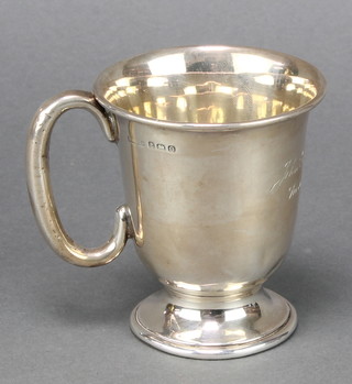 A silver pedestal mug with inscription Birmingham 1938, 58 grams 