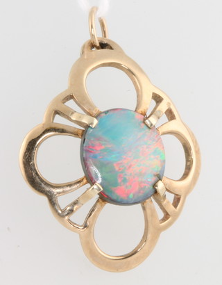 A 9ct yellow gold opal open pendant