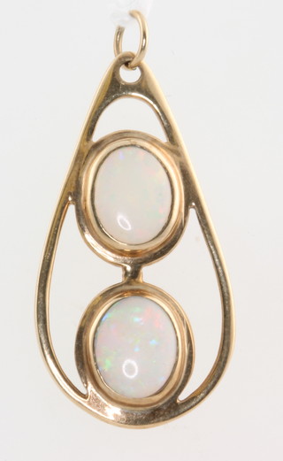 A 9ct yellow gold double opal pendant 36mm 