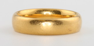 A 22ct yellow gold wedding band 5.4 grams, size J 