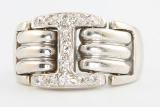 An 18ct white gold diamond set articulated ring size L 