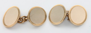 A pair of 9ct 2 colour gold cufflinks, 8 grams 