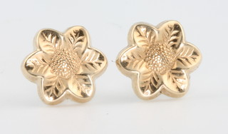 A pair of 9ct yellow gold floral ear studs, 1 gram
