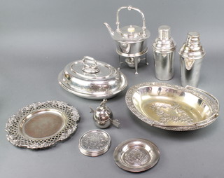 2 silver plated cocktail shakers, a tea kettle on stand and minor plated items