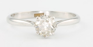 A single stone platinum diamond set ring approx 0.5ct, size M 1/2