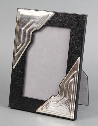 A sterling silver repousse Art Deco style photograph frame 7" x 5" 