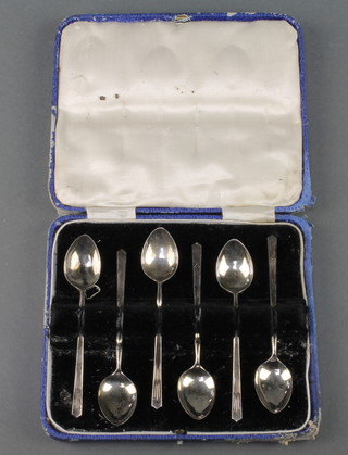 A set of 6 silver Art Deco coffee spoons Sheffield 1928. 50 grams