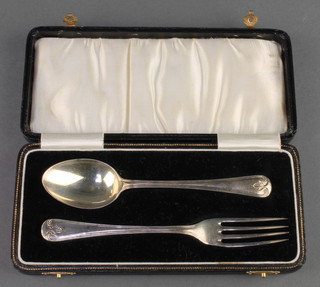A cased silver fork and spoon Birmingham 1930, 46 grams