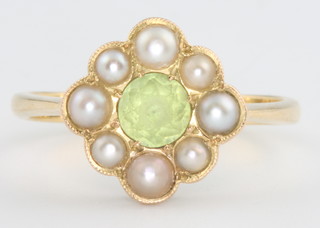 An 18ct yellow gold peridot and see pearl ring size N 1/2