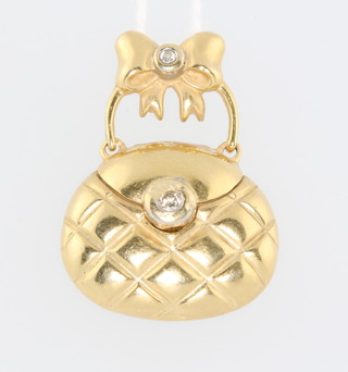 An 18ct yellow gold diamond set handbag pendant 7.5 grams 