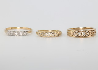 Three 9ct yellow gold gem set rings sizes L 1/2, P and R 
