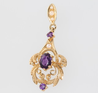A 9ct yellow gold amethyst and seed pearl pendant 