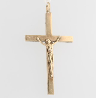 A 9ct yellow gold crucifix 10.1 grams 