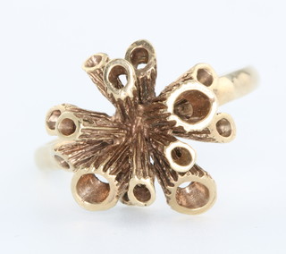 A 9ct yellow gold freeform ring size V