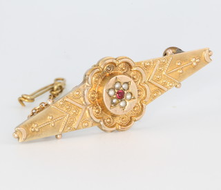 A 9ct yellow gold Edwardian etruscan style brooch  