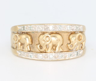 A 9ct yellow gold diamond set elephant ring size S, 4.8 grams 