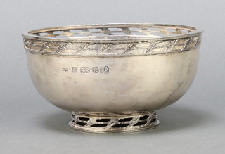 A silver pedestal bowl with pierced rim and base Birmingham 1977, 219 grams 