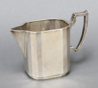 An Art Deco silver cream jug with C scroll handle, London 1934, 231 grams 