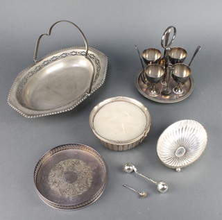 An Edwardian silver plated egg cup set and minor plated items