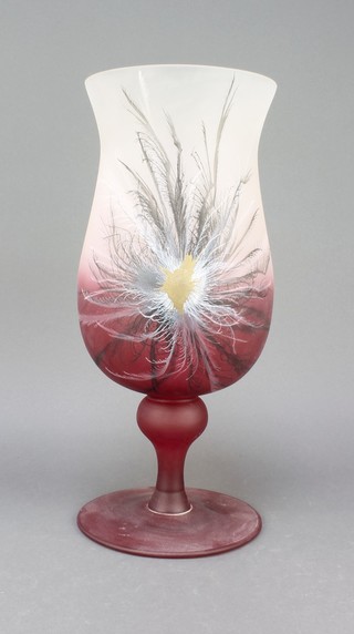 A stylish art glass vase with feather decoration 16'