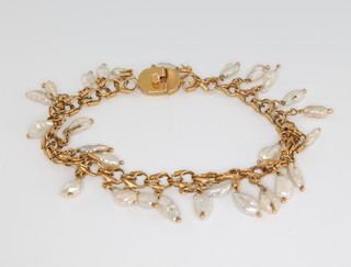 An 18ct yellow gold baroque pearl bracelet 