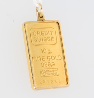 A fine gold 10 grm ingot in a 14ct 7 grm mount