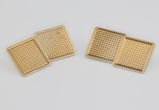 A pair of 18ct yellow gold engine turned square cufflinks 10 grams