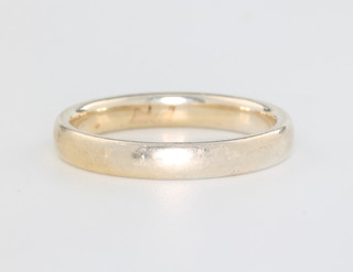 An 18ct white gold wedding band 7 grams, size W 1/2