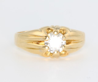 A gentleman's yellow gold single stone diamond ring, the brilliant cut stone approx. 0.75ct in a claw setting size S 