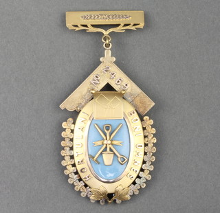 A 9ct yellow gold and enamelled Hortulani De Boni Omnes no.2469 Past Masters jewel and clasp 