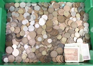Minor foreign and UK coinage including bank notes