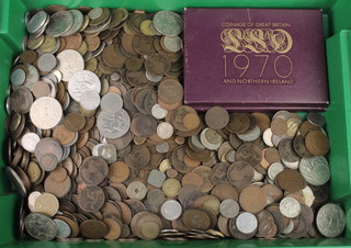 A cased coinage of Great Britain and Northern Ireland 1970 set, a large quantity of mainly UK coins 