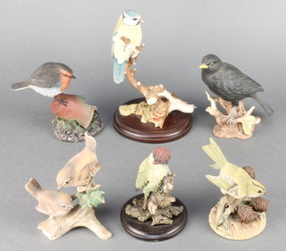 An Arden Robin 4" and 5 other porcelain and composition birds 
