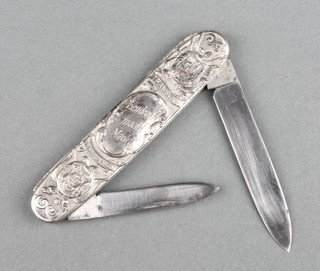 A German Boer War Richart lampost souvenir pocket knife, the grip decorated busts of Dewet and Krueger and marked Transvaal Orange Free State Eendracht Maakt Macht, having 2 folding blades 2 1/2" and 2", 8" overall

